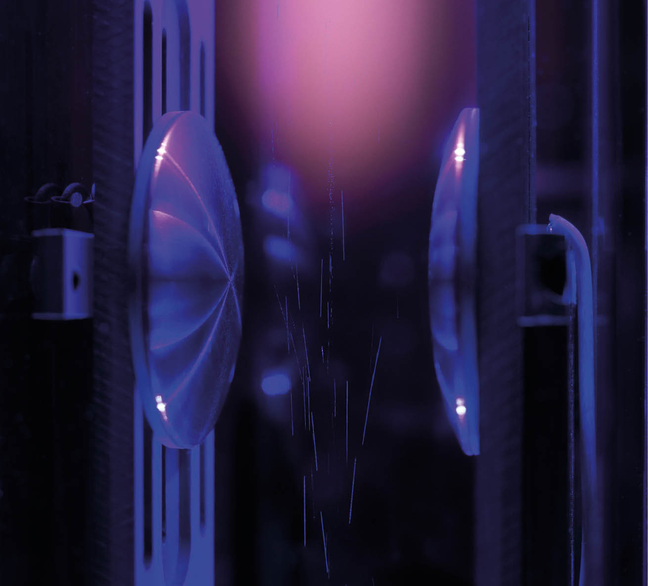 vacuum particle charging, a setup by Boy van Minderhout, group Elementary Processes in Gas Discharges of prof. Gerrit Kroesen, Applied Physics, TU Eindhoven